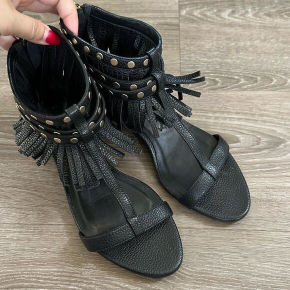 Burberry Gladiator Black Leather Studded Sandals Made in Italy, Size 38 - Picture 1 of 10